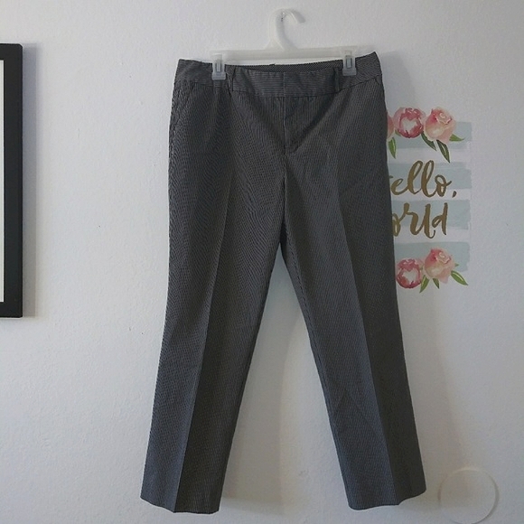 ✨️4/$35✨️ SALE NORMA KAMALI pinstripe cropped pants. Size 10 - Picture 1 of 8
